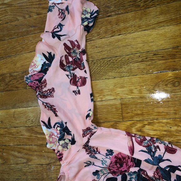 CHARLOTTE RUSSE Pink floral off shoulder crop top - Picture 2 of 4